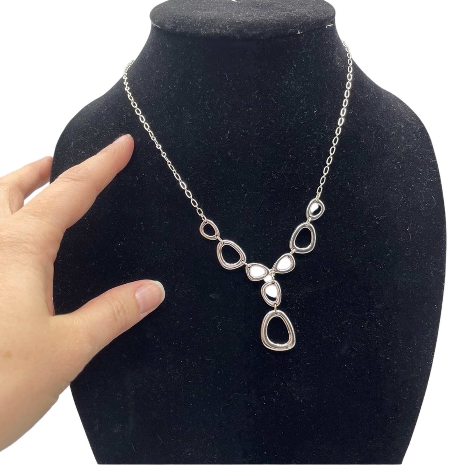 Silver Tone Saq Tiered Oval Necklace